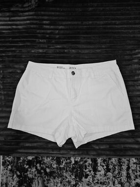 a.n.a Mid Rise 3.5" Inseam Women's Shorts